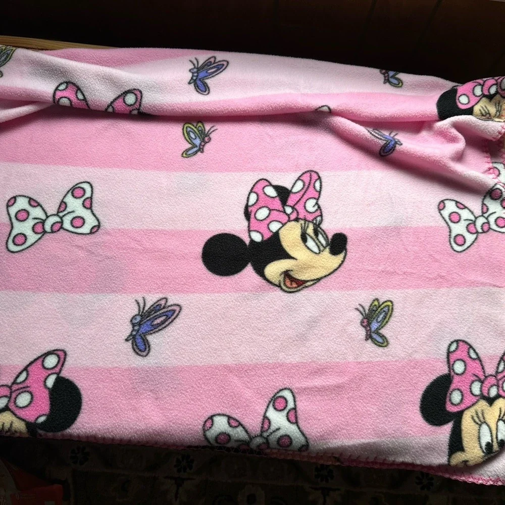 Disney Minnie Mouse Throw Blanket Pink 39 X 50 Inch 100% Polyester Butterflies